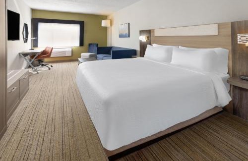 Centereach Hotel | Holiday Inn Express Stony Brook-Long Island by IHG