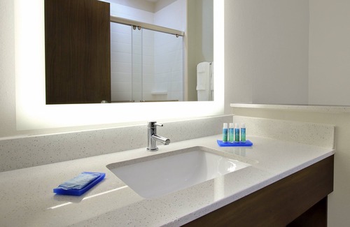 Brookshire Hotel | Holiday Inn Express & Suites Brookshire - Katy Freeway by IHG