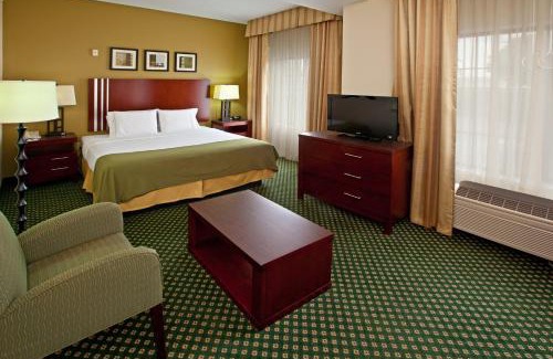 Indianapolis Hotel | Holiday Inn Express & Suites Indianapolis - East by IHG