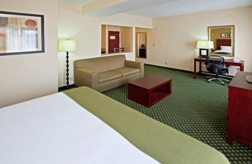 Indianapolis Hotel | Holiday Inn Express & Suites Indianapolis - East by IHG