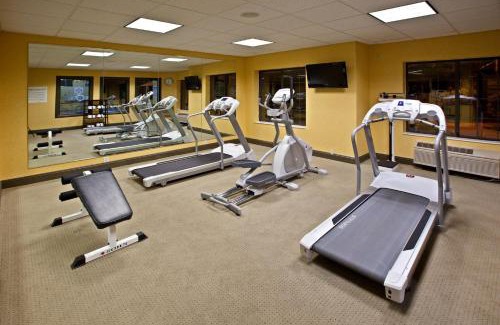 Indianapolis Hotel | Holiday Inn Express & Suites Indianapolis - East by IHG