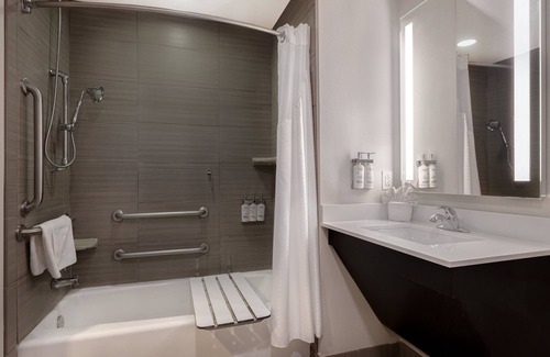 Rosedale Hotel | Holiday Inn Express & Suites Kansas City KU Medical Center by IHG