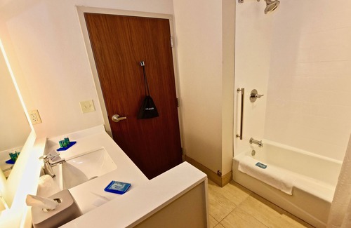 Perryville Hotel | Holiday Inn Express & Suites Perryville by IHG