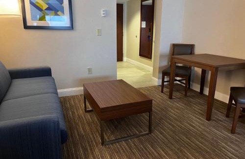 Williamsport Hotel | Holiday Inn Express & Suites Williamsport by IHG