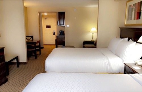 Huntsville Hotel | Holiday Inn Express & Suites Huntsville by IHG