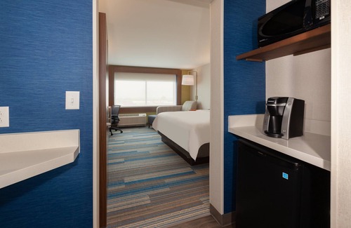 Knoxville Hotel | Holiday Inn Express & Suites Brunswick - Harpers Ferry Area by IHG