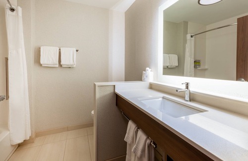 Knoxville Hotel | Holiday Inn Express & Suites Brunswick - Harpers Ferry Area by IHG