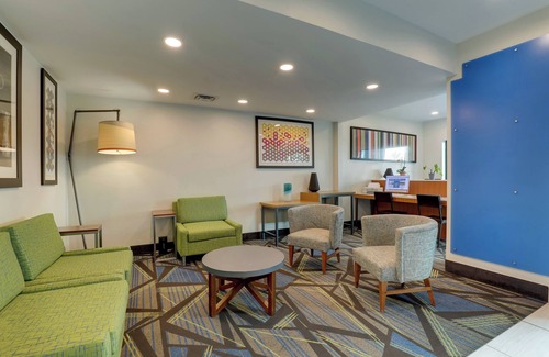 Holiday City Hotel | Holiday Inn Express & Suites Montpelier by IHG