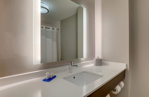 Holiday City Hotel | Holiday Inn Express & Suites Montpelier by IHG