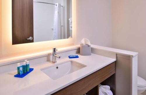 Farmville Hotel | Holiday Inn Express & Suites Farmville by IHG