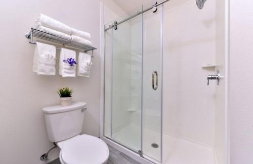 Mission Valley West Hotel | Holiday Inn Express & Suites San Diego - Mission Valley by IHG