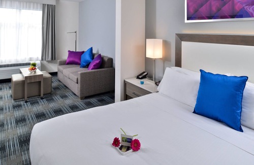Mission Valley West Hotel | Holiday Inn Express & Suites San Diego - Mission Valley by IHG