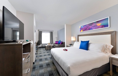Mission Valley West Hotel | Holiday Inn Express & Suites San Diego - Mission Valley by IHG
