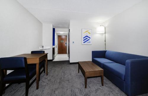Walterboro Hotel | Holiday Inn Express & Suites Walterboro by IHG