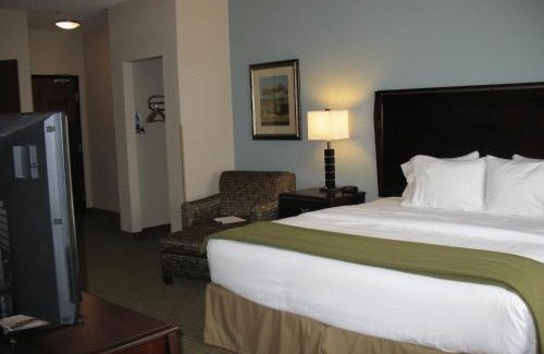 Pittsburg Hotel | Holiday Inn Express & Suites Pittsburg by IHG