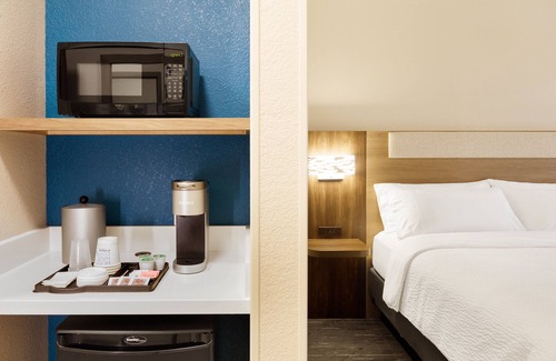 Aurora Hotel | Holiday Inn Express & Suites Aurora by IHG