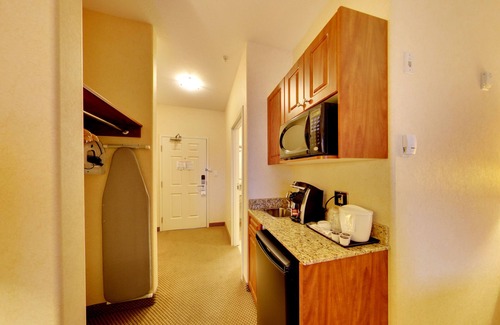 Nisku Hotel | Holiday Inn Express & Suites Edmonton International Airport by IHG