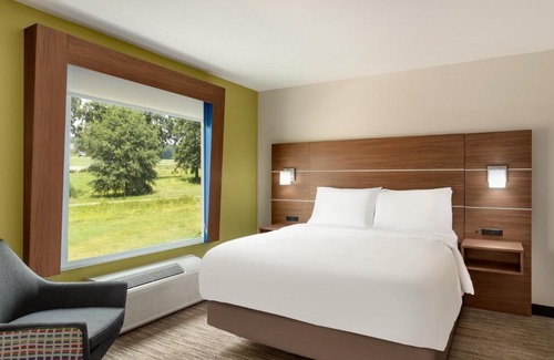 Searcy Hotel | Holiday Inn Express & Suites Searcy by IHG