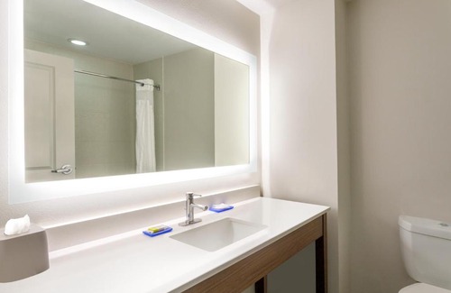 Searcy Hotel | Holiday Inn Express & Suites Searcy by IHG