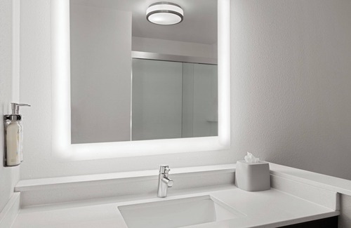 Tampa Hotel | Holiday Inn Express & Suites Tampa East - Ybor City by IHG