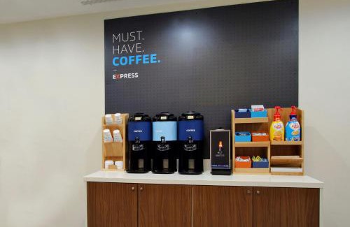 Buffalo Hotel | Holiday Inn Express & Suites Buffalo by IHG