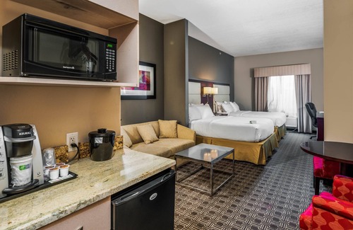 Lantana Hotel | Holiday Inn Express & Suites Lantana by IHG