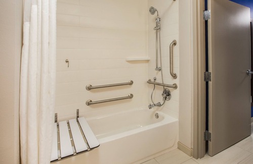 Manor Hotel | Holiday Inn Express & Suites Austin - Manor by IHG