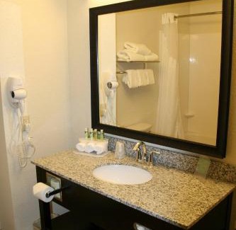 Nevada Hotel | Holiday Inn Express & Suites Nevada by IHG