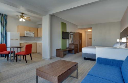 Orlando Hotel | Holiday Inn Express & Suites Orlando International Airport by IHG