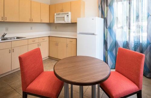 Orlando Hotel | Holiday Inn Express & Suites Orlando International Airport by IHG