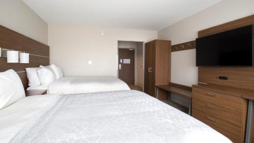 Sturtevant Hotel | Holiday Inn Express & Suites Racine by IHG
