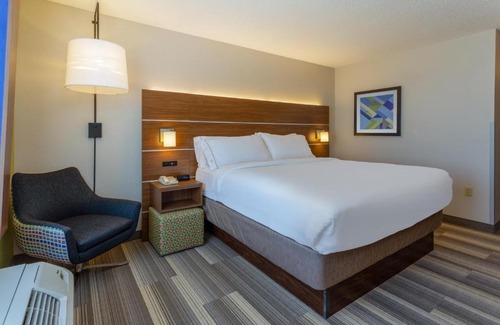Vandalia Hotel | Holiday Inn Express & Suites Vandalia by IHG
