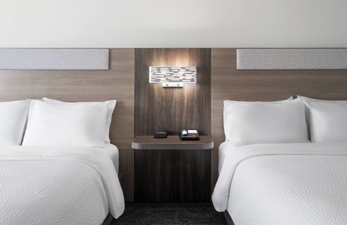 Bedford Hotel | Holiday Inn Express Toledo North by IHG