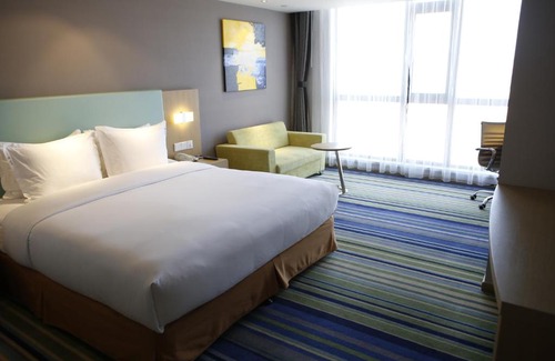Bayuquan District Hotel | Holiday Inn Express Yingkou Onelong Plaza by IHG
