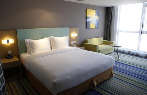 Bayuquan District Hotel | Holiday Inn Express Yingkou Onelong Plaza by IHG
