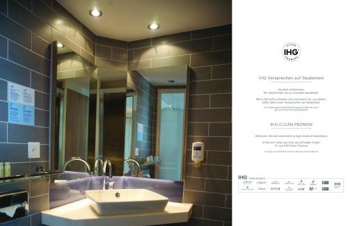 Ruemlang Hotel | Holiday Inn Express Zürich Airport by IHG