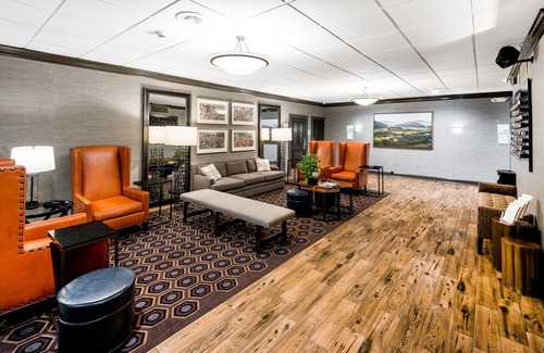 Johnstown Hotel | Holiday Inn Johnstown-Gloversville by IHG