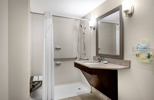 Johnstown Hotel | Holiday Inn Johnstown-Gloversville by IHG