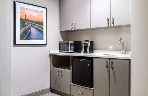 Holtsville Hotel | Holiday Inn Long Island-Islip Arpt East by IHG