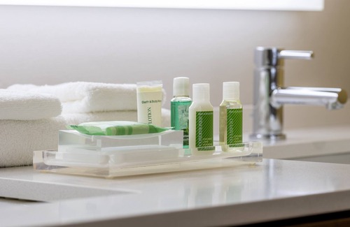 Holtsville Hotel | Holiday Inn Long Island-Islip Arpt East by IHG