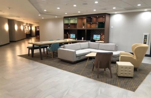 Holtsville Hotel | Holiday Inn - Long Island - ISLIP Arpt East by IHG