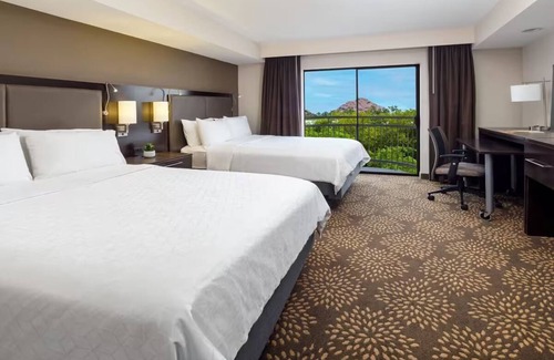 Camelback East Hotel | Holiday Inn Phoenix Airport North, Standard 2 Queens - Near City Hotspots