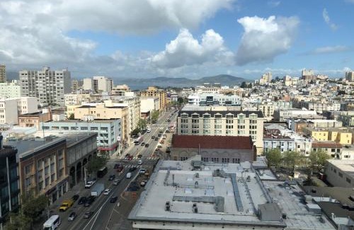Nob Hill Hotel | Holiday Inn San Francisco - Golden Gateway newly renovated with No Resort Fee