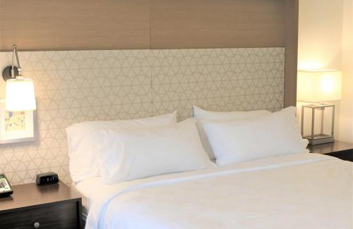 St. Cloud Hotel | Holiday Inn & Suites St. Cloud by IHG