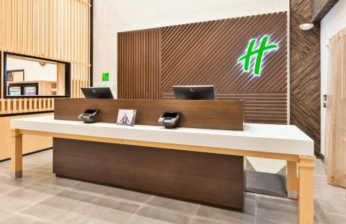 Perrysburg Hotel | Holiday Inn & Suites - Toledo Southwest - Perrysburg by IHG