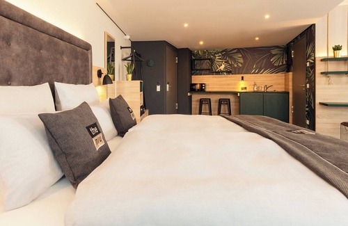 Neuenland Hotel | Holiday Inn - the niu, Crusoe Bremen Airport by IHG