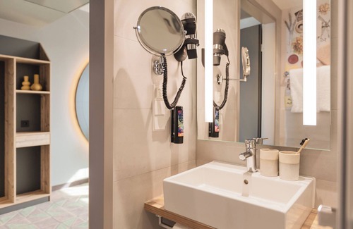 Muelheim Hotel | Holiday Inn – the niu, Mill Cologne Mülheim by IHG