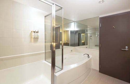 Richmond Hotel | Holiday Inn Vancouver Airport- Richmond by IHG