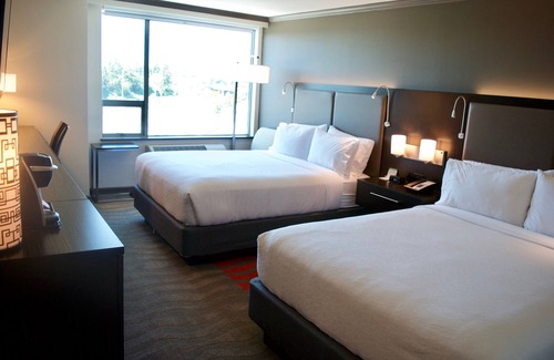 Richmond Hotel | Holiday Inn Vancouver Airport- Richmond by IHG