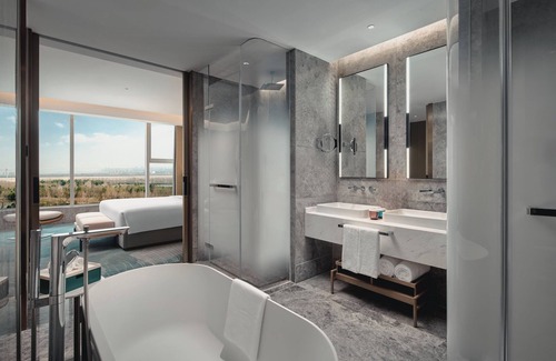 Wuhan Hotel | Holiday Inn Wuhan Tianhe Airport by IHG